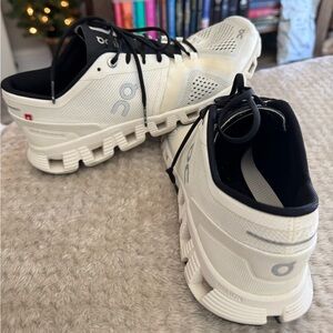 On Cloud Running Cream and Black Athletic Shoes, Size 9